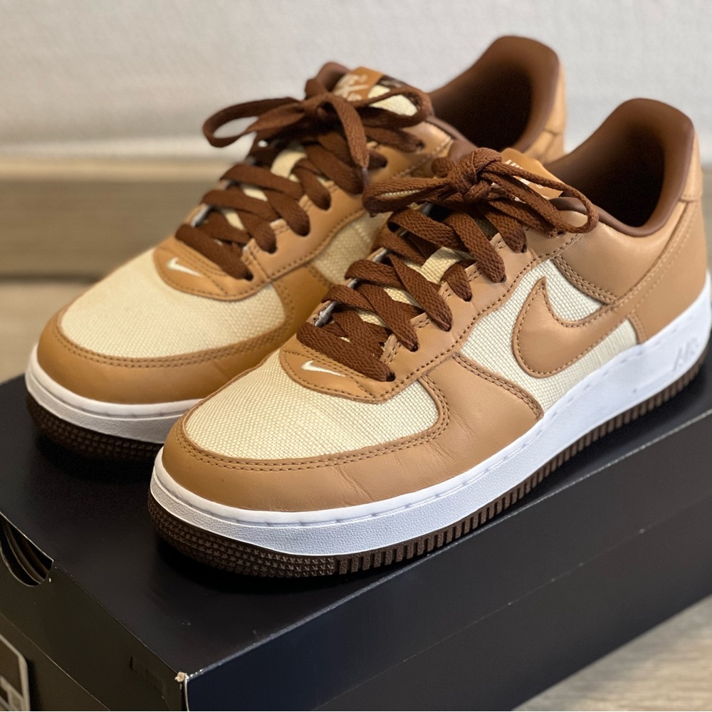 Nike Air Force 1 QS in natural/underbrush-acorn